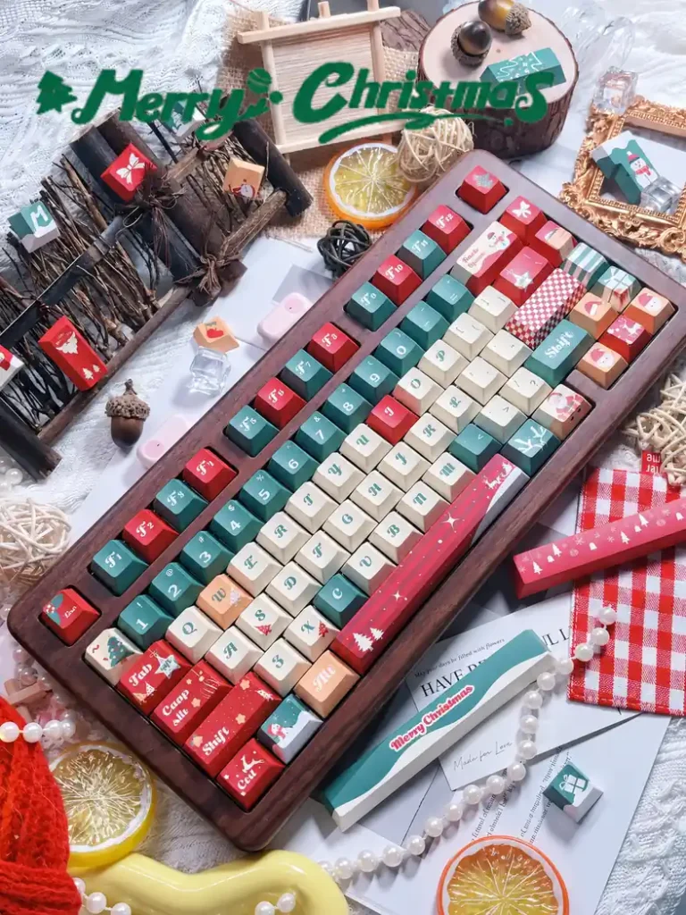 Christmas Tree keycaps in red, green and cream on a holiday-themed desk